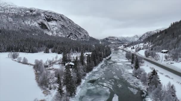 Video Volando Río Congelado Norway Con Dron — Vídeo de stock