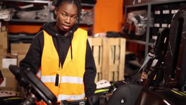 African American Woman Kart Mechanic Repairing Electric Car Workshop — Stock Video