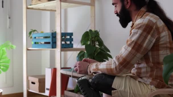 Homme Avec Prothèse Jambe Chaussure Maison Habiller Concept Vie Quotidienne — Video