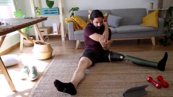 Άνθρωπος Ακρωτηριασμένο Πόδι Πρόθεσης Αθλητισμός Στο Σπίτι Απευθείας Σύνδεση Τάξη — Αρχείο Βίντεο