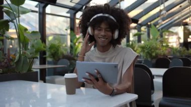 Morning Beats and Digital Meets: A Cafe Chill Session