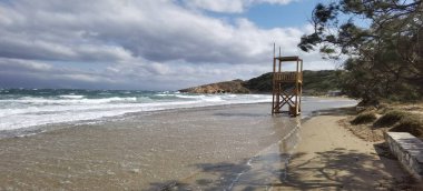 Yunanistan 'da kışın panoramik plaj manzarası