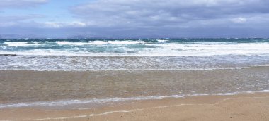 Yunanistan 'da kışın panoramik plaj manzarası