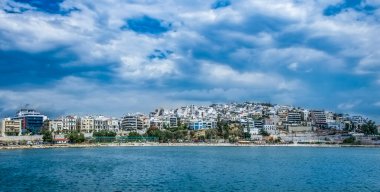 Pasnizani limanında Kastela 'nın panoramik görüntüsü. Pire kenti, Yunanistan