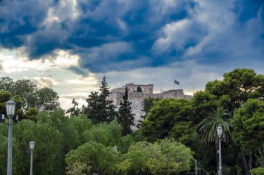 Akropolis 'te Parthenon' un görüntüsü. Fotoğraf Panathenaic Stadyumu, Atina, Yunanistan 'dan çekildi.