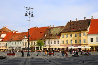 Romanya 'nın tarihi Sibiu kentinde Piata Mare Meydanı