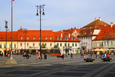Romanya 'nın tarihi Sibiu kentinde Piata Mare Meydanı