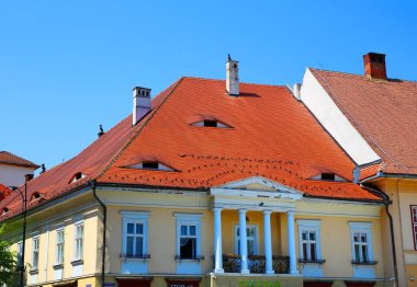 Romanya 'nın Sibiu kentinde komik evler