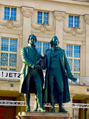 Weimar 'da Goethe ve Schiller' in heykeli