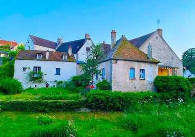 Fransa 'da Semur en Auxois köyünün güzel manzarası