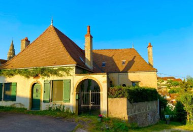 Fransa 'da Semur en Auxois köyünün güzel manzarası