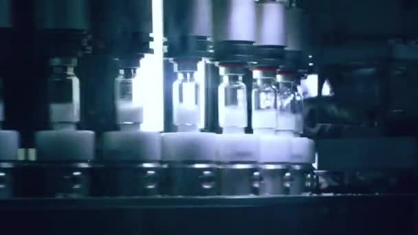Капсулы Вакцины Массовое Производство Фармацевтической Фабрике Лаборатория Медицинский Препарат Стеклянные — стоковое видео