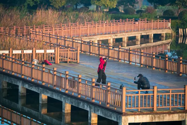 Sabahın erken saatlerinde Tiktok 'la dans etmek.