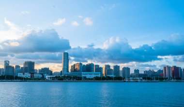 Huangpu Nehri ve Şangay bandosu.