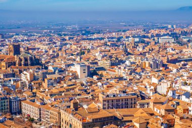 Granada 'ya git ve manzarayı seyret.