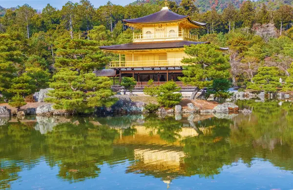 Kinkakuji 'yi ziyaret etmek ve manzaralı Japon Bahçesi görmek