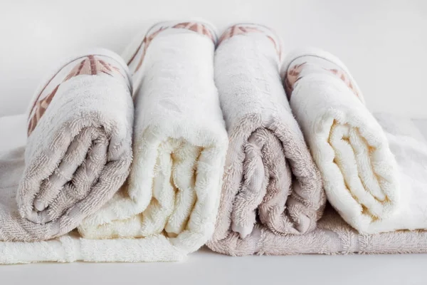 Rolled Multi Kolor Czystej Kąpieli Ręczniki Twarzy Białym Tle — Zdjęcie stockowe