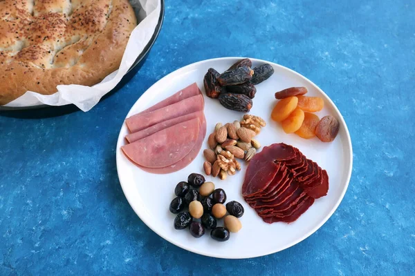 Tradisjonell Tyrkisk Ramadan Iftar Start Menu Med Tørt Gammelt Kjøtt – stockfoto