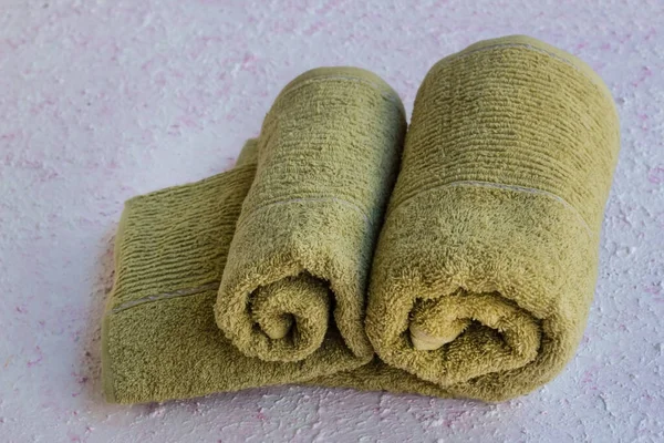 Nowe Czyste Nieużywane Miękkie Zielone Ręczniki Zwiniętej Powierzchni Teksturowanej — Zdjęcie stockowe