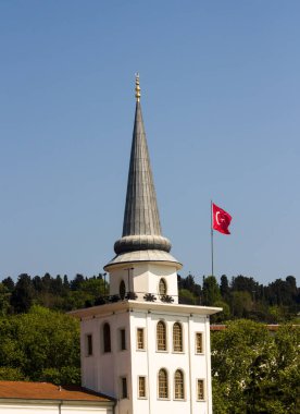 İstanbul 'daki askeri lisenin Türk Bayrağı' na sahip tek kulesi.