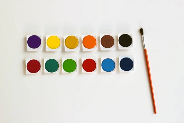 Aquarelle Colorée Avec Pinceau Sur Surface Blanche Concept Éducation — Photo