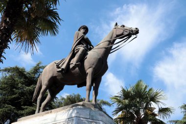 Bursa-Türkiye-09.18.2023 Bronz At Atatürk Heykeli, Türk Heykeltıraş Nijat Sirel tarafından yapılmış ve 29 Ekim 1931 'de açılmıştır.