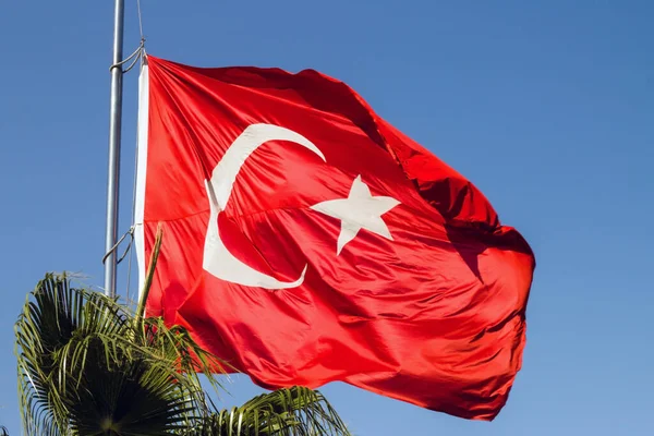 Med Erklæringen National Mourning Ble Det Tyrkiske Flagget Senket Til – stockfoto
