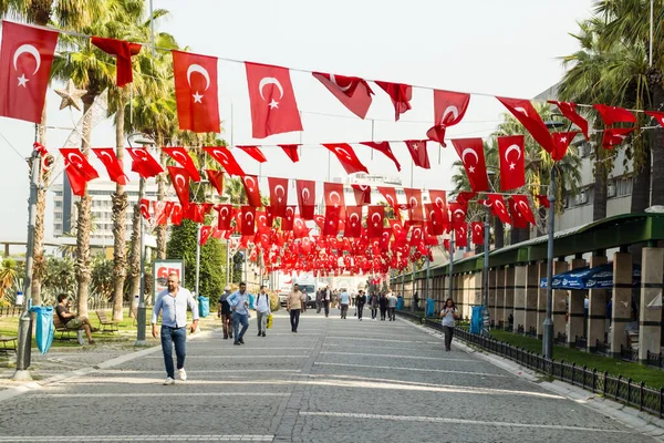 Izmir Konak Tyrkia 2023 Tyrkiske Flagg Hang Gatene Før Nasjonalferien – stockfoto