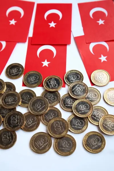 Minnemynter Trykket Hundreårsdagen Grunnleggelsen Republikken Tyrkia Hvit Overflate Med Tyrkiske – stockfoto