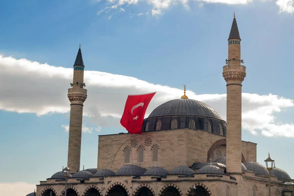 Sultan Selim Moské Med Minareter Syv Kupler Med Tyrkisk Flagg – stockfoto