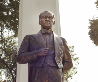 İzmir-Lastik-Türkiye 10.31.2023 Mustafa Kemal Atatürk Heykeli, İzmir-Lastik 'te yapıldı.