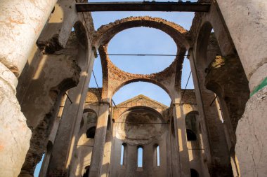 Hagios Georgios, Yunan Ortodoks Kilisesi 'nin iç ve çatı yıkıldı. Osmaneli-Bilecik-Türkiye