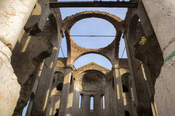 希腊东正教教堂的内部和屋顶被摧毁了 Osmaneli Bilecik Turkey 图库图片