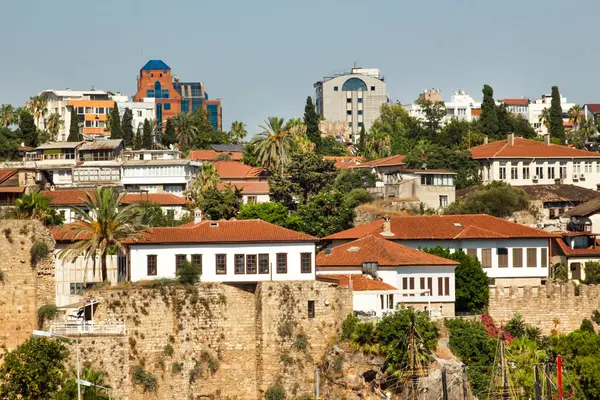 Enkele Overgebleven Historische Huizen Het Kasteel Antalya Turkije Rechtenvrije Stockafbeeldingen