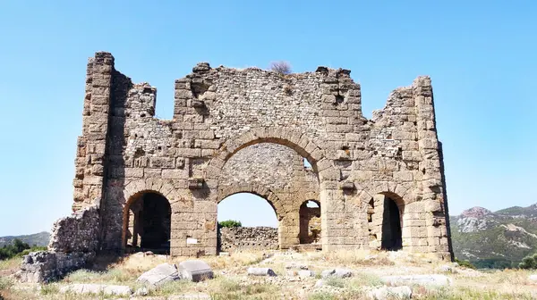 Akvedukt Och Basilikor Bakom Den Historiska Aspendos Antika Teatern Antalya Stockfoto