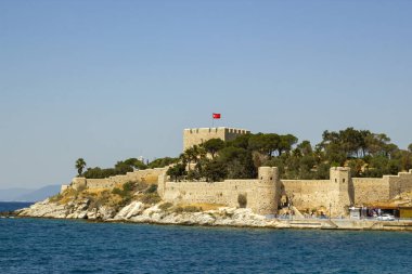 Guvercinada, Türkiye 'nin batısında, Aydın' ın Kusadasi ilçesine bağlı bir adadır.