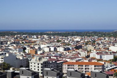 İzmir 'in şehir merkezi Seferihisar' ın genel görünümü. Deprem bölgesinde yer alan şehirde, mandalina bahçelerinin yerini beton binalar aldı..