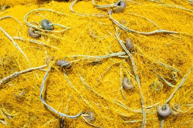 Plastik şamandıralarla dolu sarı balık ağı, arka plan