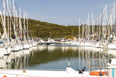 İzmir, Seferihisar-Sigacik 04.04.2024 / Lüks yelkenli yatları İzmir 'in sakin kenti Seferihisar-Sigacik Teos Marina' da