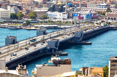 Beyoğlu, İstanbul-Türkiye, 06.08.2018 Tarihi Galata Köprüsü, Altın Boynuz üzerine inşa edildi ve ulaşımla sağlandı