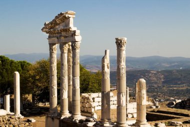 Türkiye 'nin İzmir kentindeki Pergamon harabelerinin bir kısmı 2014 yılında Dünya Kültür Mirasları Listesi' ne eklendi.