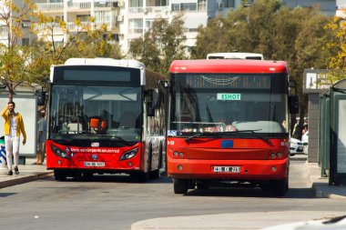 İzmir, Türkiye 09.22.2018 - ESHOT kamu otobüsleri Türkiye 'nin İzmir kentinde kurulmuştur. 