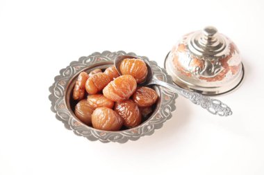 Geleneksel Türk Şekerleme Kestanesi bakır bir kaşık tasarladı