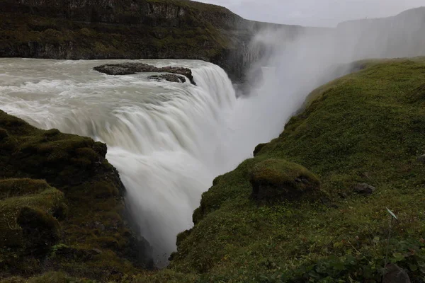 アイスランドの有名なランドマークであるガルフロス滝 — ストック写真