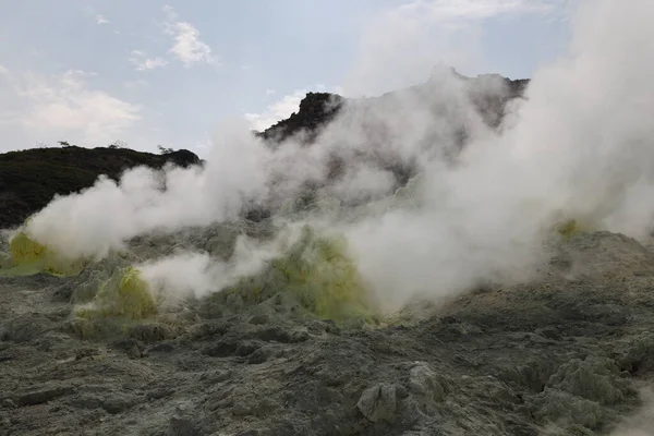 Θειούχα Κομμάτια Στην Ενεργό Ηφαιστειακή Περιοχή Iozan Βουνό Θείου Εθνικό — Φωτογραφία Αρχείου