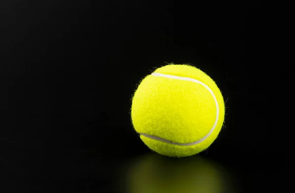 Теннисный Мяч Черном Фоне Копировальным Местом Стоковое Фото