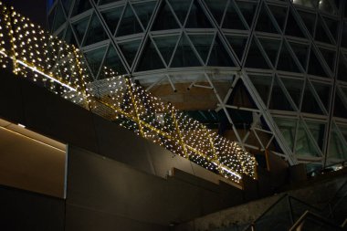 Milano 'da Noel, sokaklar, Noel süsleriyle dolu meydanlar.