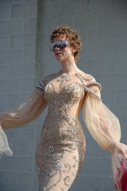 Eylül 2022 'deki Milan Moda Haftası' nda Prada Moda Gösterisinden Önce İnsanlar ve Yıldızlar