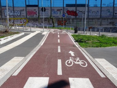Mobilya sokağı, renkler, gölgeler, ışıklar ve sanat Milano 'da