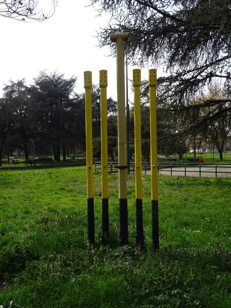 Мебель улица, цвета, тени, огни и искусство в Милане